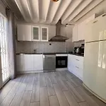 Les Micocouliers - Spacieuse Maison,4chambres ,avec Jardin- Parking -wifi Casa de Férias
